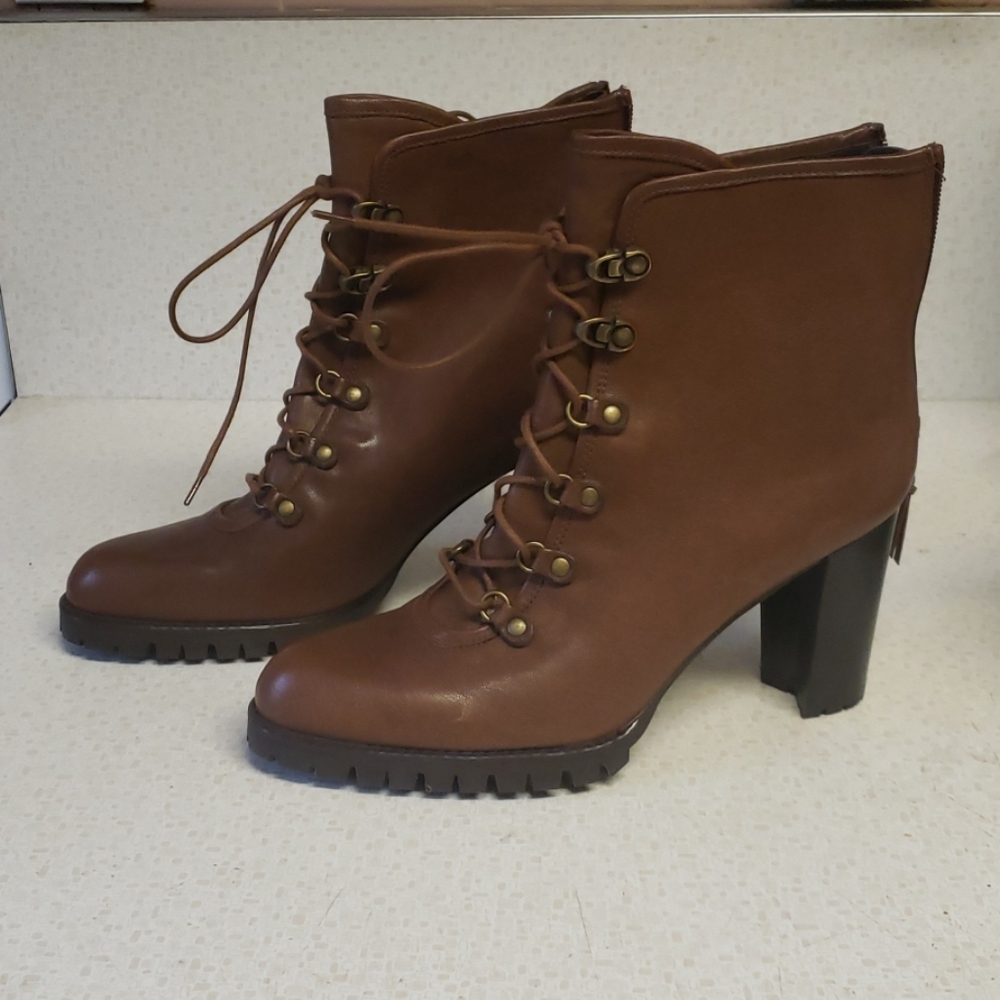 STUART WEITZMAN